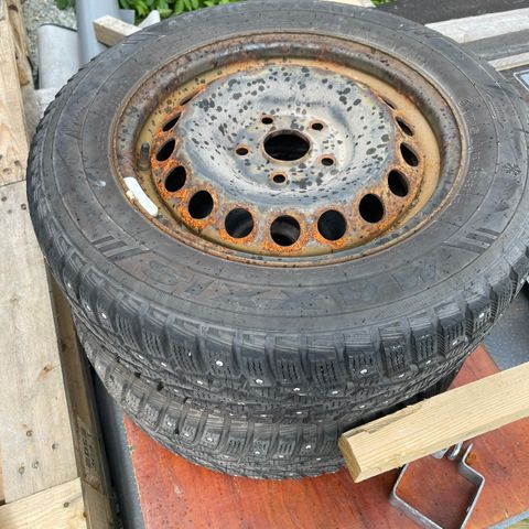 Dekk med felg 195 / 65 r15