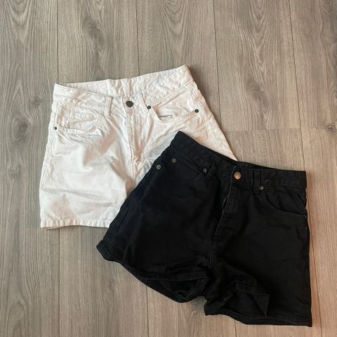 Shorts - begge for 100kr