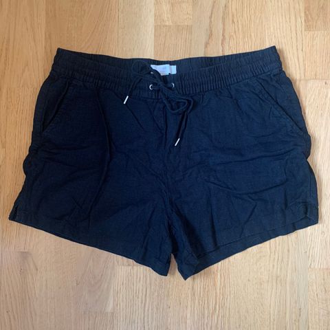 Svart lin shorts fra H&M