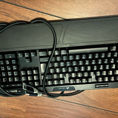 Corsair K70 Gaming tastatur og mus