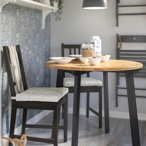 Spisebord GAMLARED med stoler SANDSBERG (IKEA)