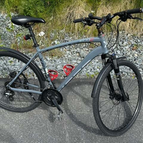 Pent brukt Xeed ECO 2 sykkel med Shimano pedaler selges!