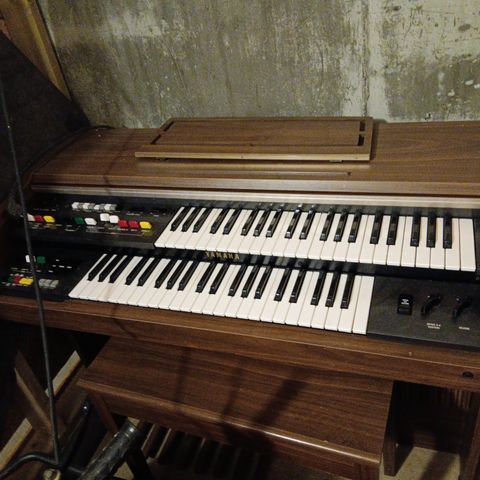 Pent brukt elektrisk Yamaha orgel