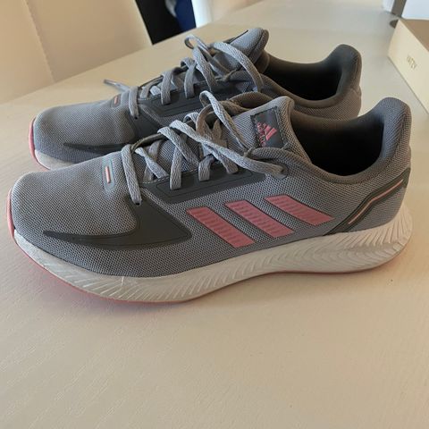 Adidas hallsko/joggesko NY PRIS