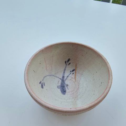 vintage hånddreid signert keramikk skål