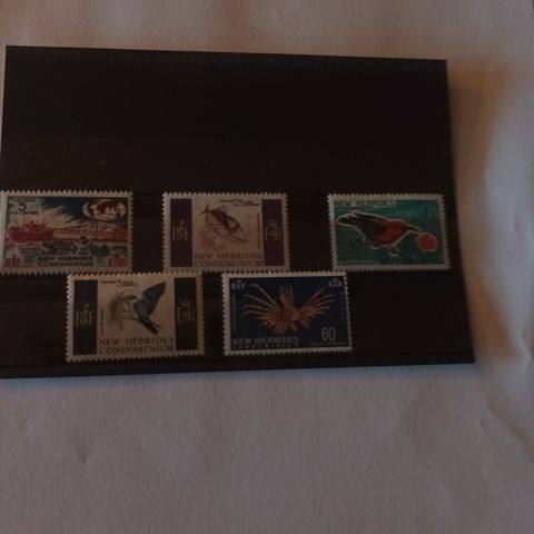 5 frimerker fra engelske kolonier Ny-Hebridene selges