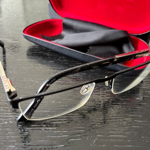 Briller, solbriller og kontaktlinser (-1,5) selges sammen eller separat
