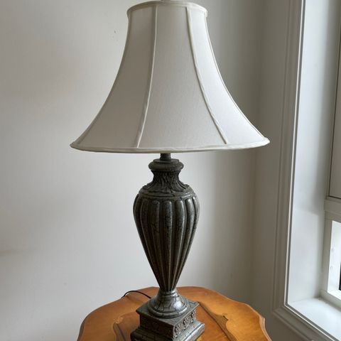 2 pene bordlampe i klassisk stil