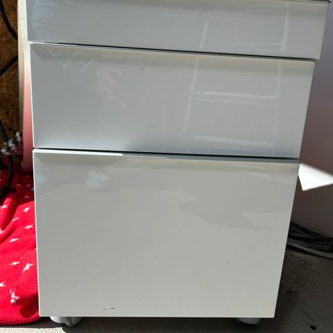 IKEA skuffeseksjon. Passer under malm skrivebord40*60