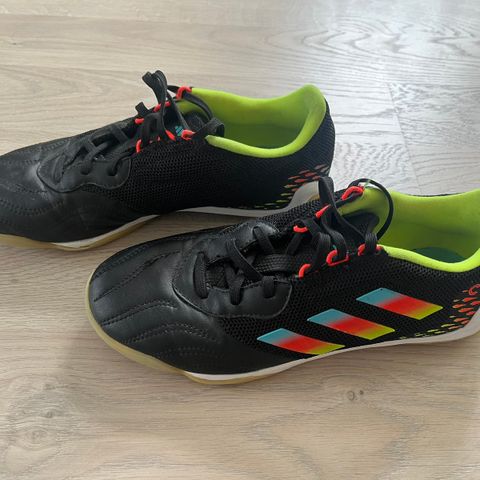 Adidas innesko str. 40