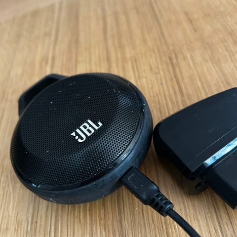 Liten JBL høytaler