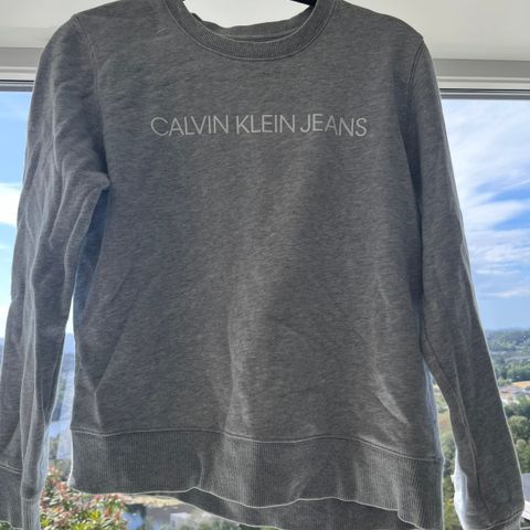 Calvin Klein genser i Str S - 14-15 år