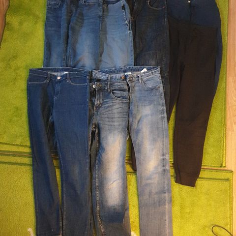 6 stk Jeans bukser og 2 stk joggebukse str. 158. Selges samlet.