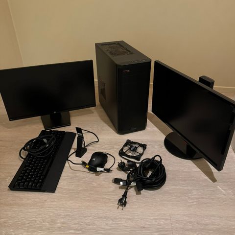 Stasjonær Gaming PC, 2 skjermer, tastatur og mus