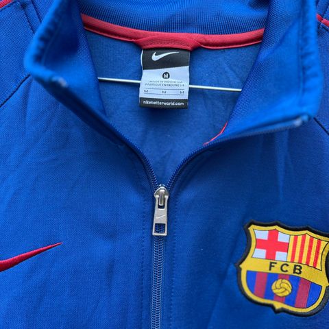 FC Barcelona treningsjakke fra Nike, strl M