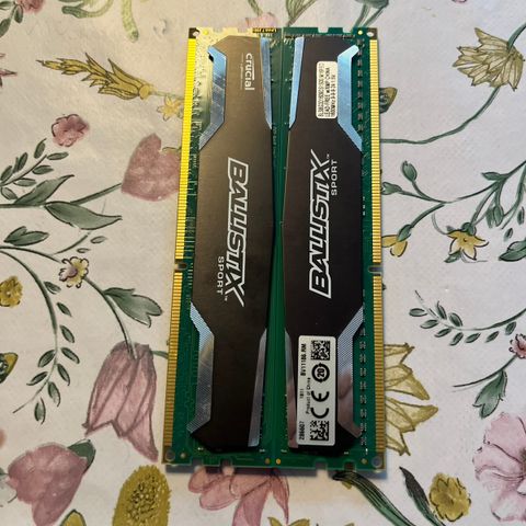 2stk Ballistix 8gb 1600mhz RAM-sticks