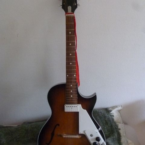 Gitar Egmon Lucky 7 akustisk elektrisk. Prod i Holland på 60 tallet.