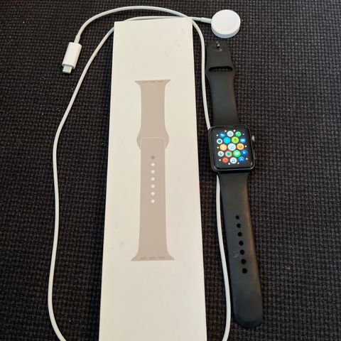 Apple Watch Series 1 med lader