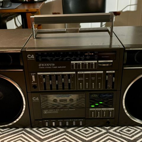 Vintage Sanyo C4 boomblaster