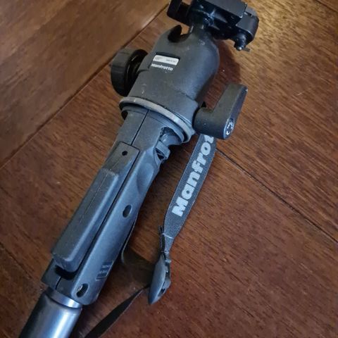 Ettbens og ord Manfrotto stativ