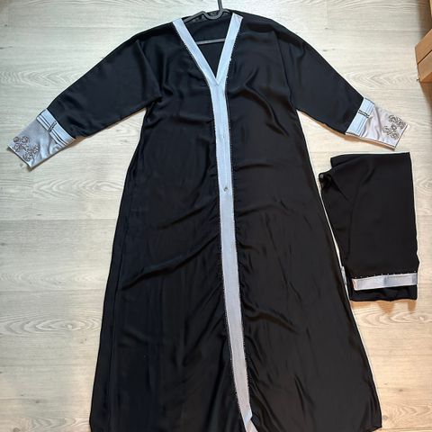 Abaya fits up to medium