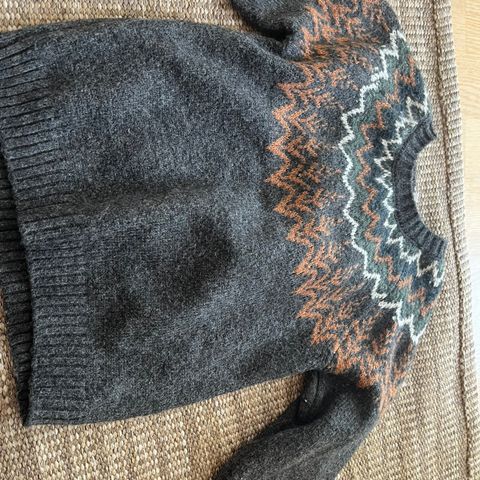 Pent brukt genser fra Lindex