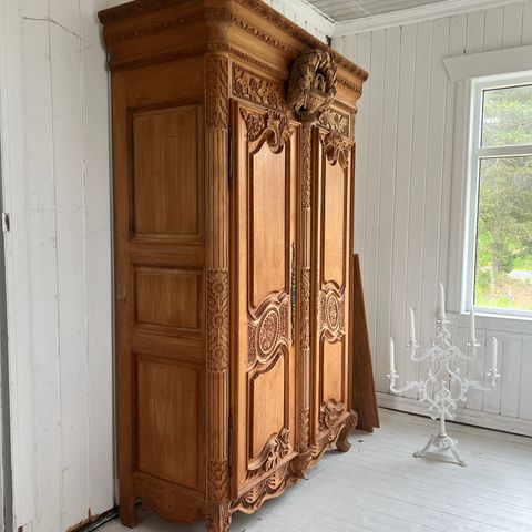 Antikt  fransk brudeskap /armoire