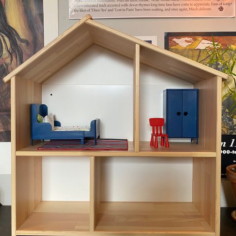 Ikea dukkehus med møbler