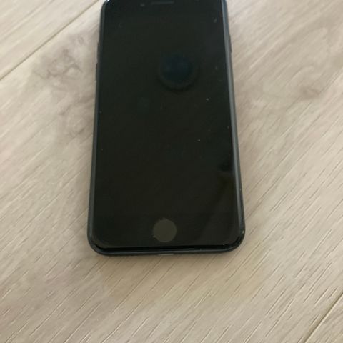 Lite brukt IPhone SE 2.gen med lader. Kan leveres i Oslo