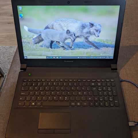 Lite brukt Lenovo B50-80 Laptop med tilbehør