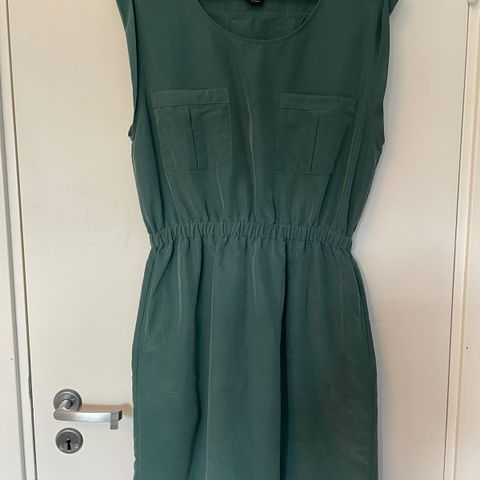 Grønn kjole fra Monki