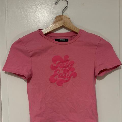 Rosa T-skjorte fra BikBok