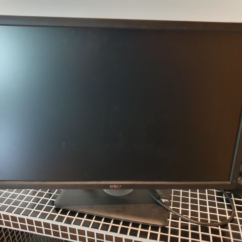 2 stk Dell 24" skjermer selges.