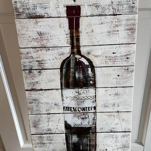 Bilde på treplanker av vinflaske