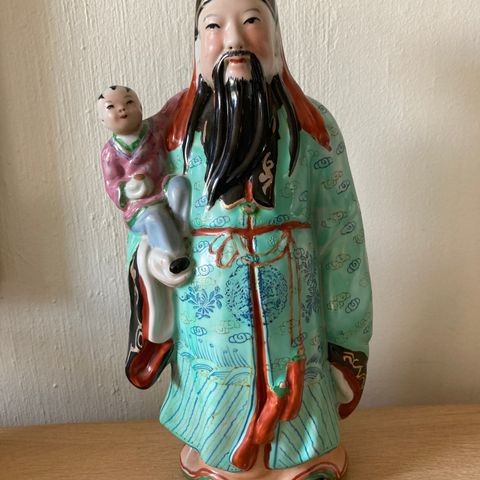 Asiatisk poselen figur 28cm høy.