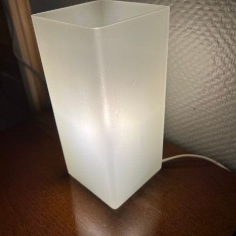 IKEA nattbord lampe. 2 stk. lite brukt. 100kr for 2 stk