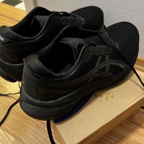 Asics Gel-Kayano 30 (str. 42)