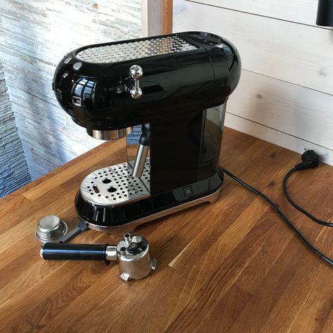 SMEG ESPRESSOMASKIN OG KVERN - reservert