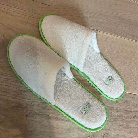 Slippers fra Savoy hotell