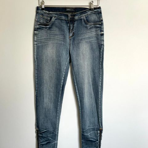 Vintage jeans med tøff/slitt vask fra 90-2000 tallet