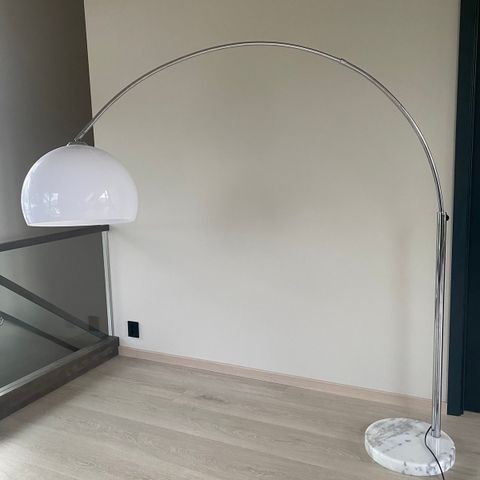 Gulvlampe fra Scanlight