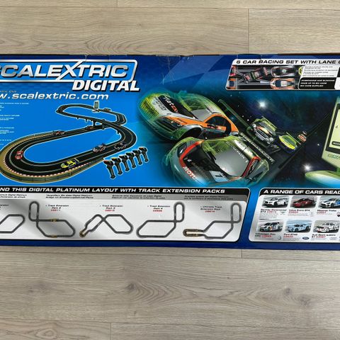 Nesten som ny Scalextric stor digital bilbane med 6 biler, komplett !