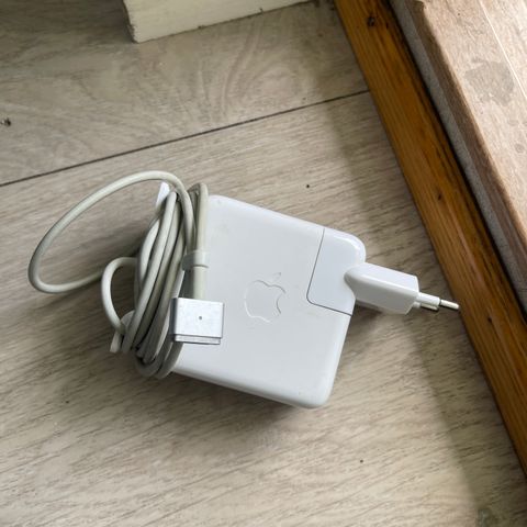 Apple 45W magsafe power adapter
