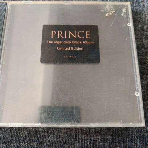 Skrotfot: Prince Black Album Limited Edition