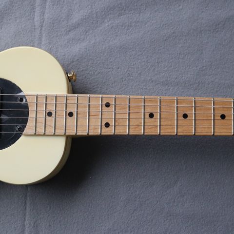 G-sharp G# gitar hvit med gold-hardware