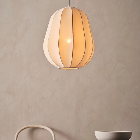 Gaston taklampe i tekstil, Beige fra Jotex