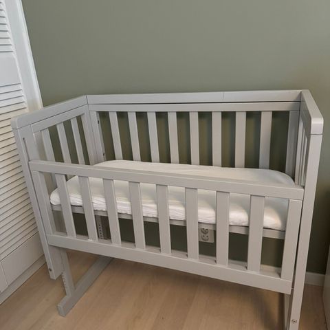 Troll Nursery - Oslo bedside crib