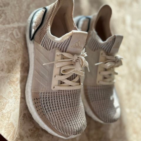 Adidas Ultraboost beige