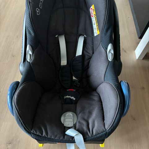 Maxi Cosi bilstol med isofix base selges