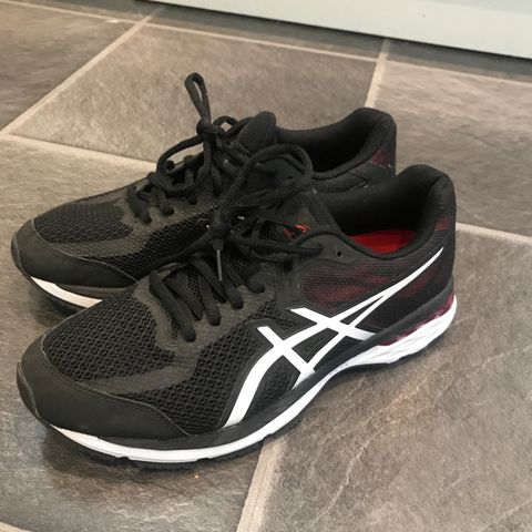 Asics str 40,5